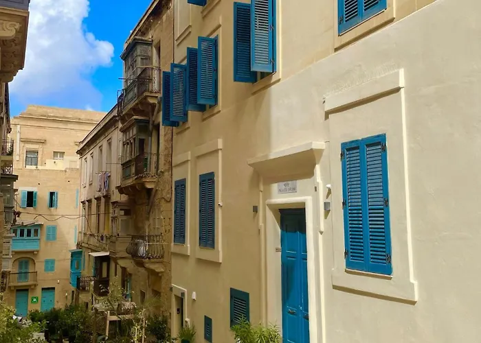 Stylish Daire Valletta